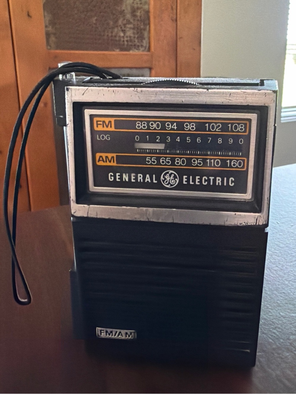 Vintage GE General Electric AM/FM Portable Pocket Transistor Radio Silver/Black